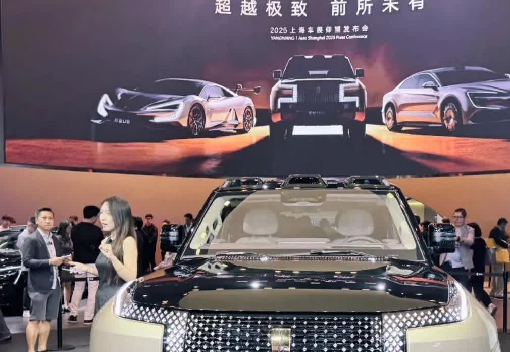 当仰望U8L亮相后，bba全体沉默，估计库里南，路虎，迈巴赫心都凉了一半，这哪是