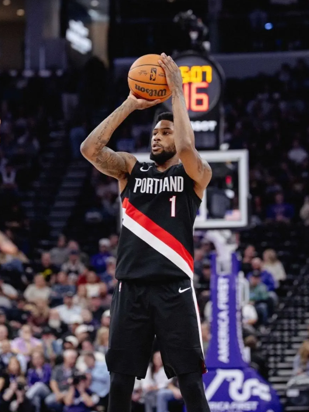 NBA常规赛：开拓者将迎战雷霆。
开拓者官方发文：球队后卫布雷克-韦斯利今天成功