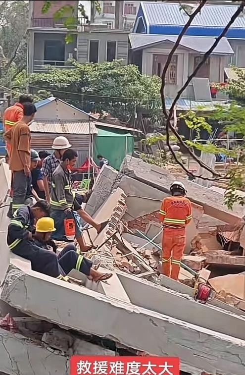 曼德勒地震与人性

















地震后的曼德勒，幸存的市民衣