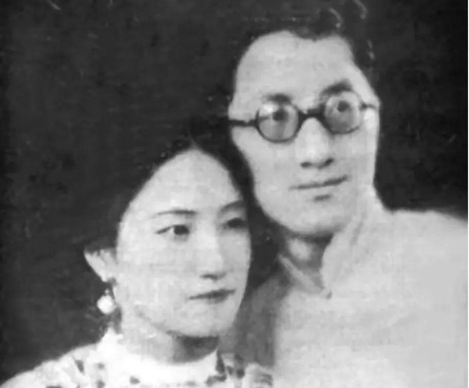 俗话说，朋友妻不可欺。一个引狼入室，一个忒不讲究。王庚论长相、才华和社会地位，都