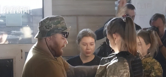 乌克兰征兵新规，老人妇女都上战场











天呐！你敢相信吗？乌克兰