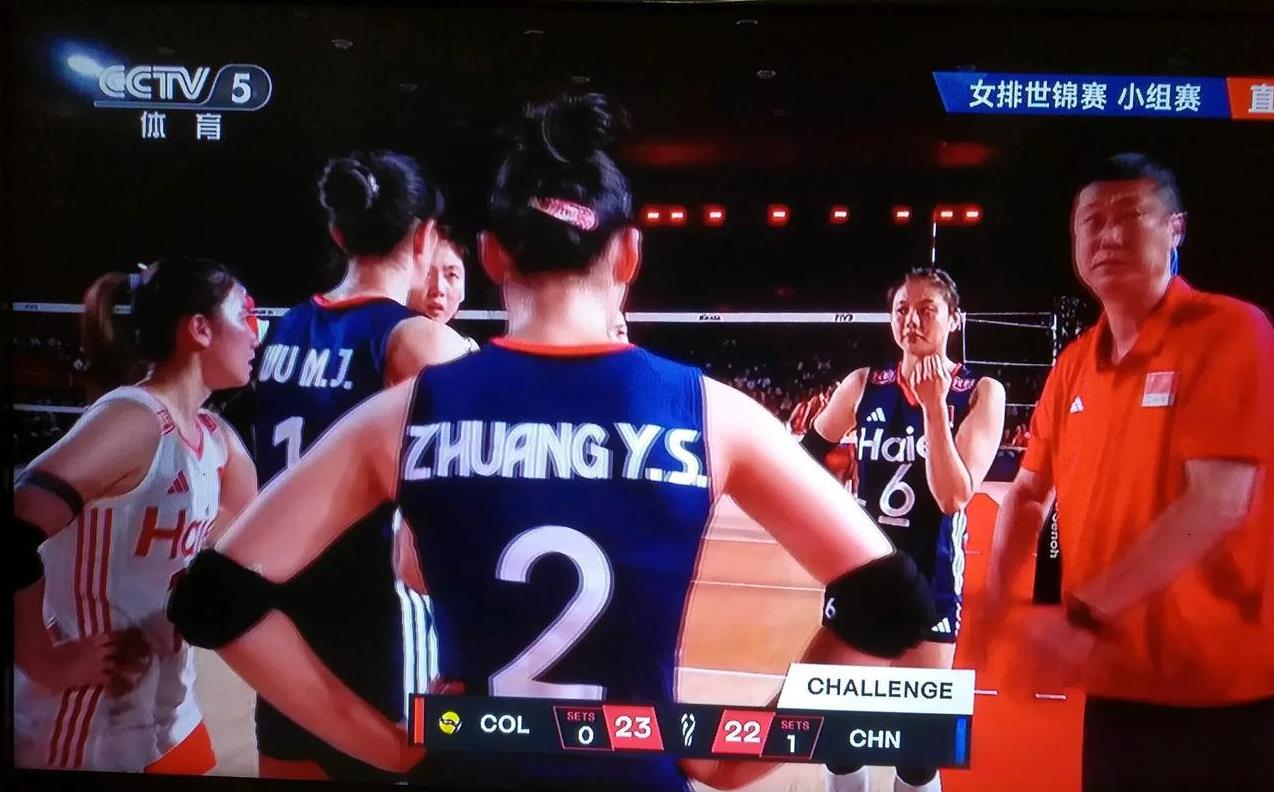 女排为什么总在以新人为主，今年6月的世联赛，靠从U17火线增援的副攻王奥芊和年仅