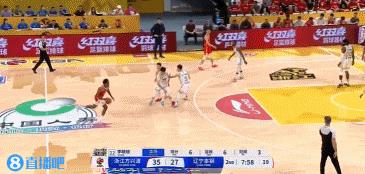 这球犯规？杨鸣怒吼裁判吃到技术犯规
广厦对阵辽宁的CBA半决赛第二回合比赛今晚进