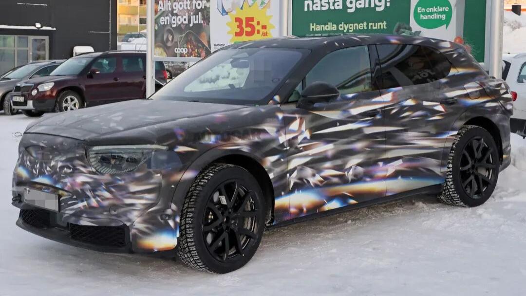 宾利首款电动车最新谍照曝光，内饰细节与科技配置首次披露