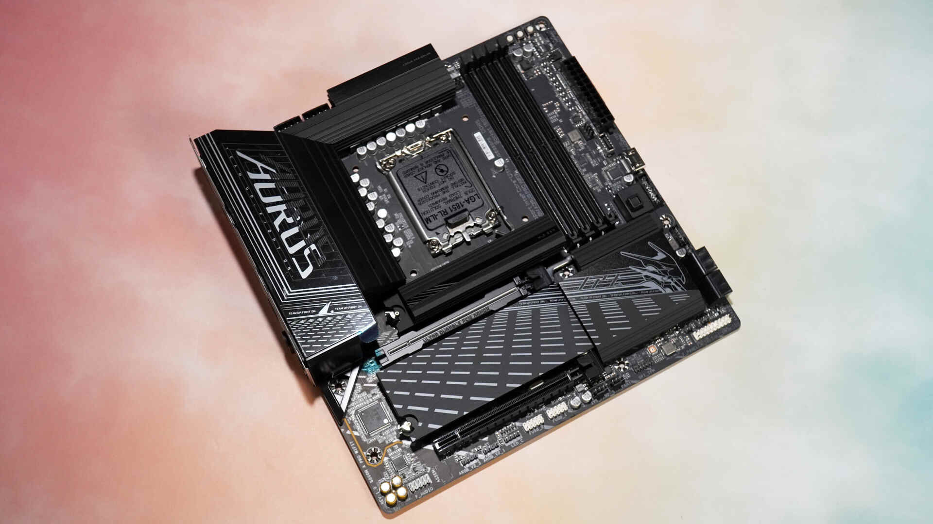 开箱技嘉电竞雕B860M AORUS PRO WIFI7板U套