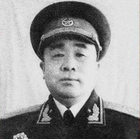 这位开国少将被贺老总救过两次，为了报恩，给贺老总当贴身保镖