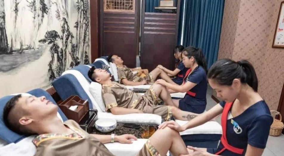 近日，男子在足浴店按摩时猝死一案宣判。
2025年3月19日，湖南一男子李某在足