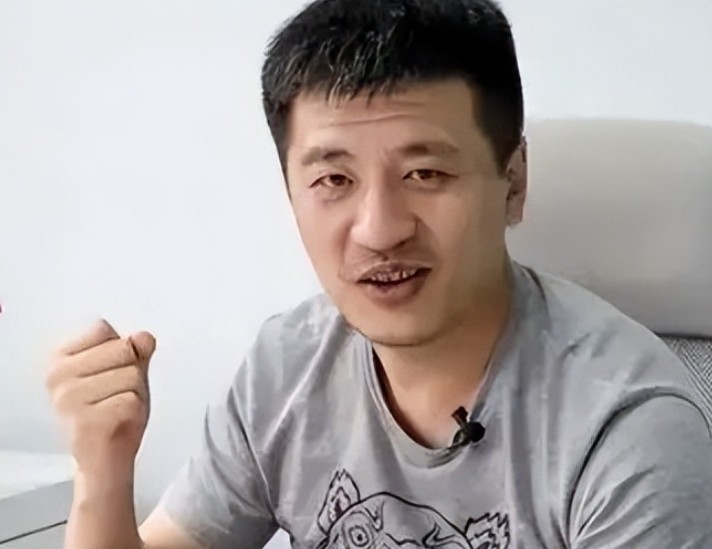 从万众追捧到官方处置，张雪峰这是怎么了？
 
因为说的实话吗？还是动了很少人的蛋