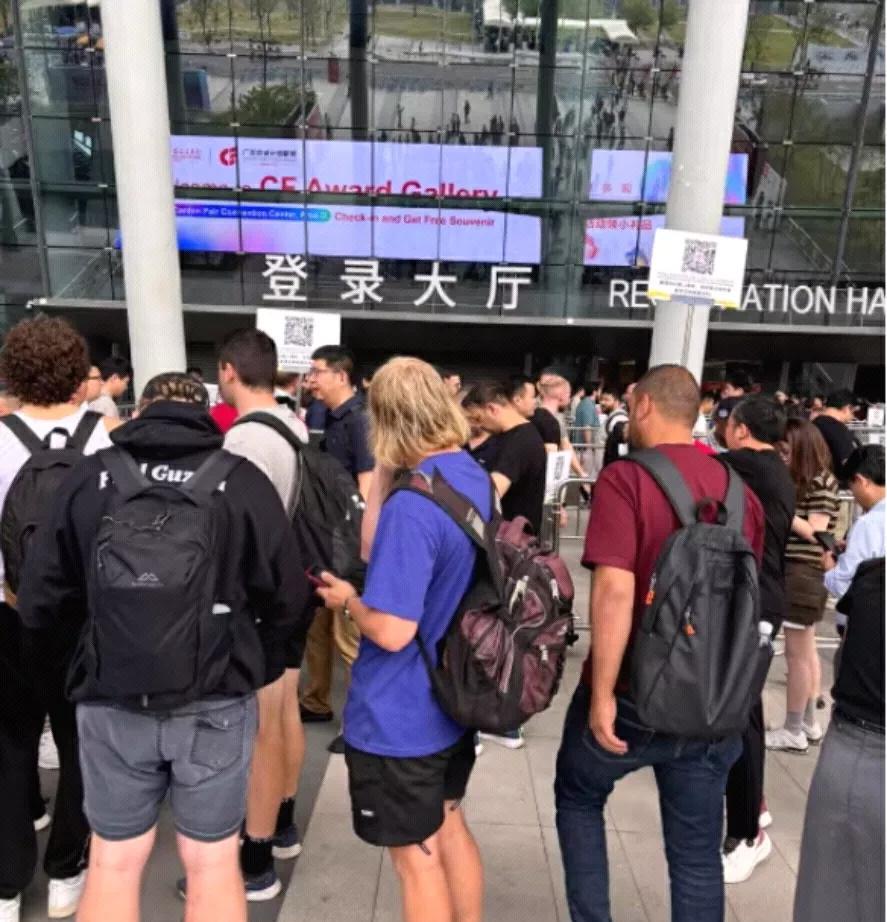 美国下巴都惊掉了
在这次广交会上，我们迎来了不少美国参会者。他们被广交会宏大的规