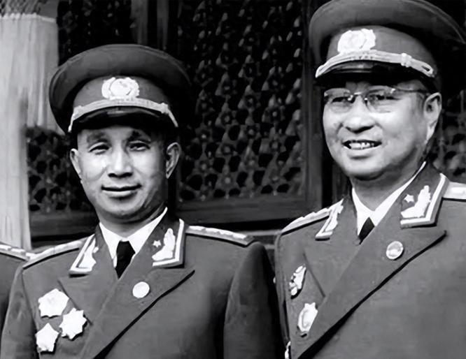 1954年10月，粟裕被任命为总参谋长，陈赓担任副总参谋长。
粟裕1907年出生