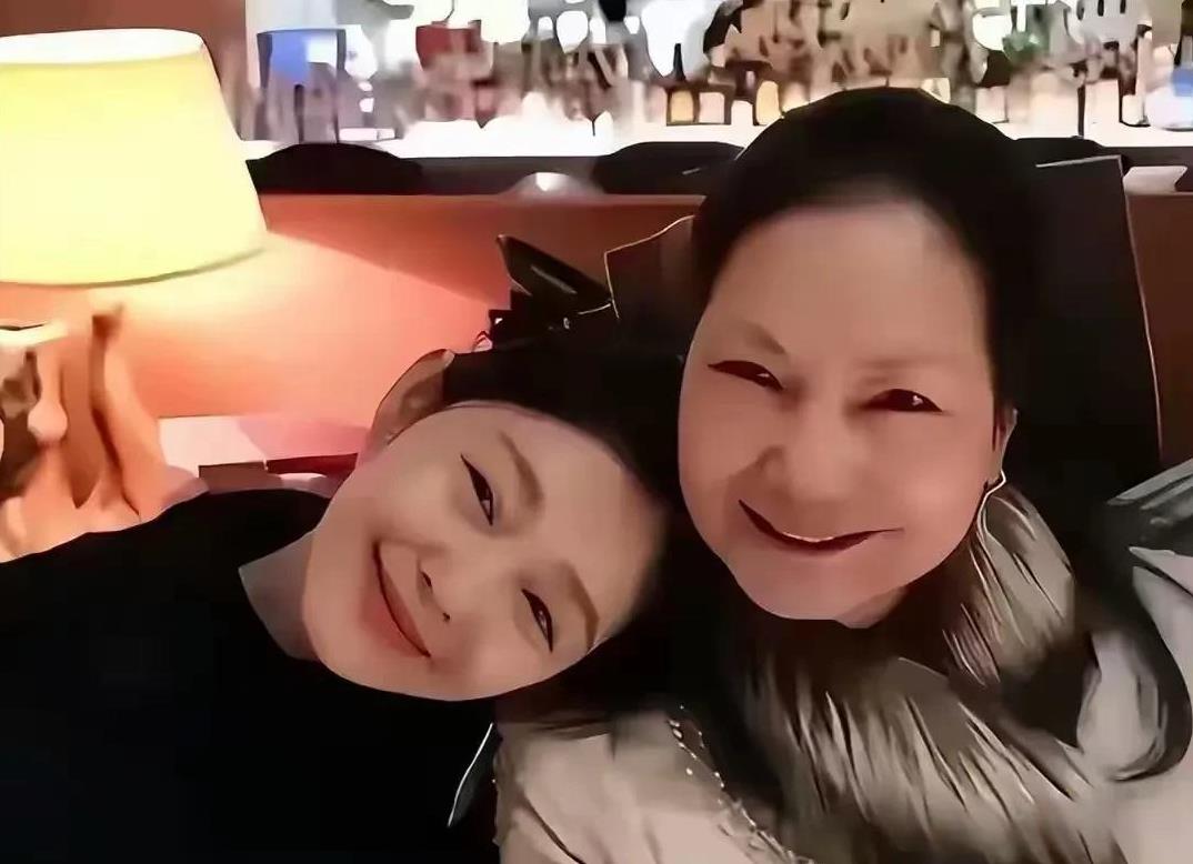 大S生前遗愿曝光，她希望徐家人放下恩怨情仇，让汪小菲带好两个孩子。
人之将死其言