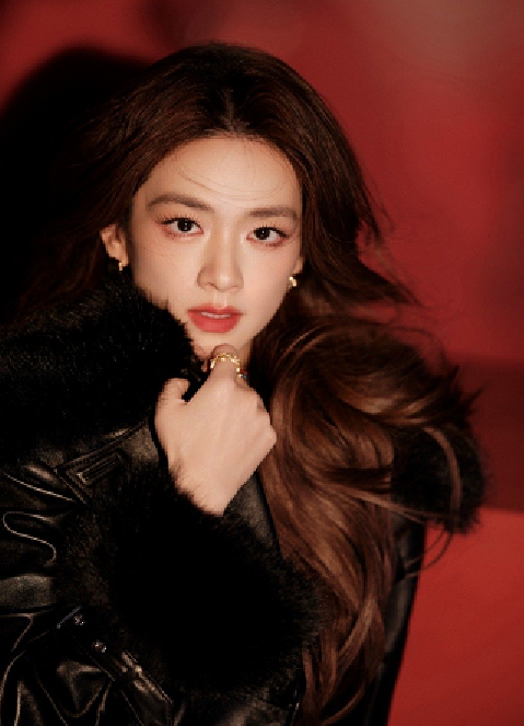 陈昊宇的黑色惊喜小妆造，这整体的感觉也是很不错的！