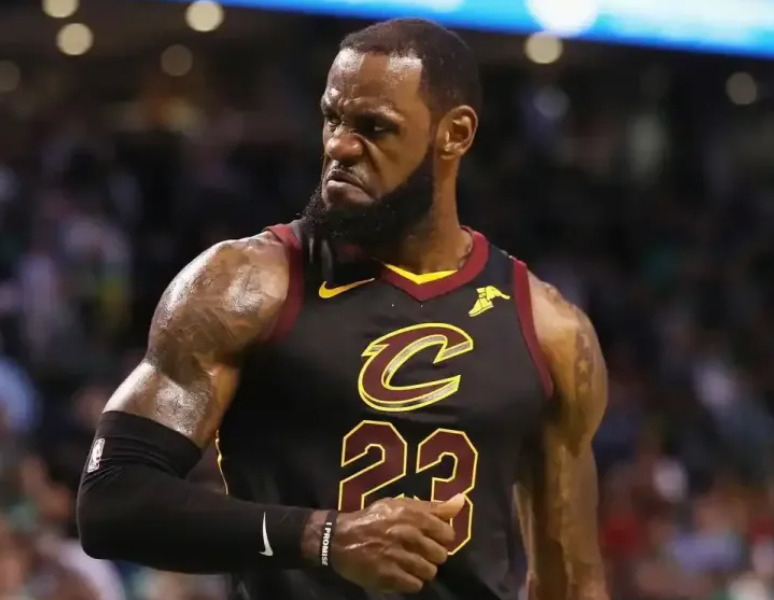 不带任何个人好恶，单纯从篮球层面看，詹姆斯确实具有NBA历史第一的统治力

最佳