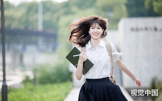 我带闺蜜去前男友所在的诊室，前男友以为我怀孕，吃起了飞醋。