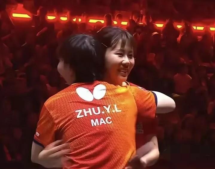 朱雨玲和陈幸同相见
老队友老朋友
总是那么亲切...！