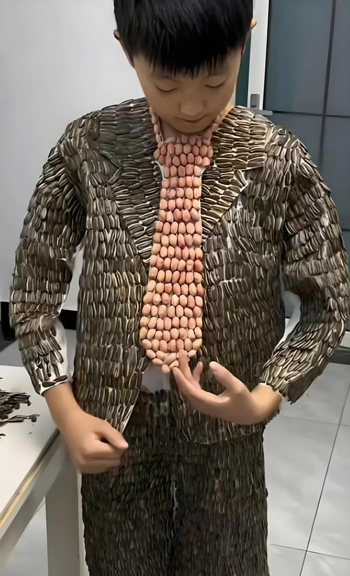 闺蜜今天发来消息问我，问我他儿子以后适合干什么工作？这件衣服就是他儿子做的。我有