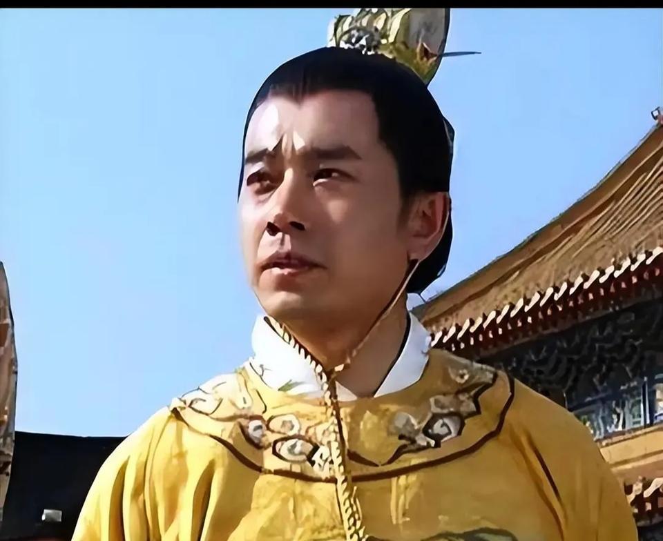 当李善长，蓝玉等人被五花大绑跪着，等着被朱元璋砍头时，蓝玉极不心甘，他奋力挣扎站