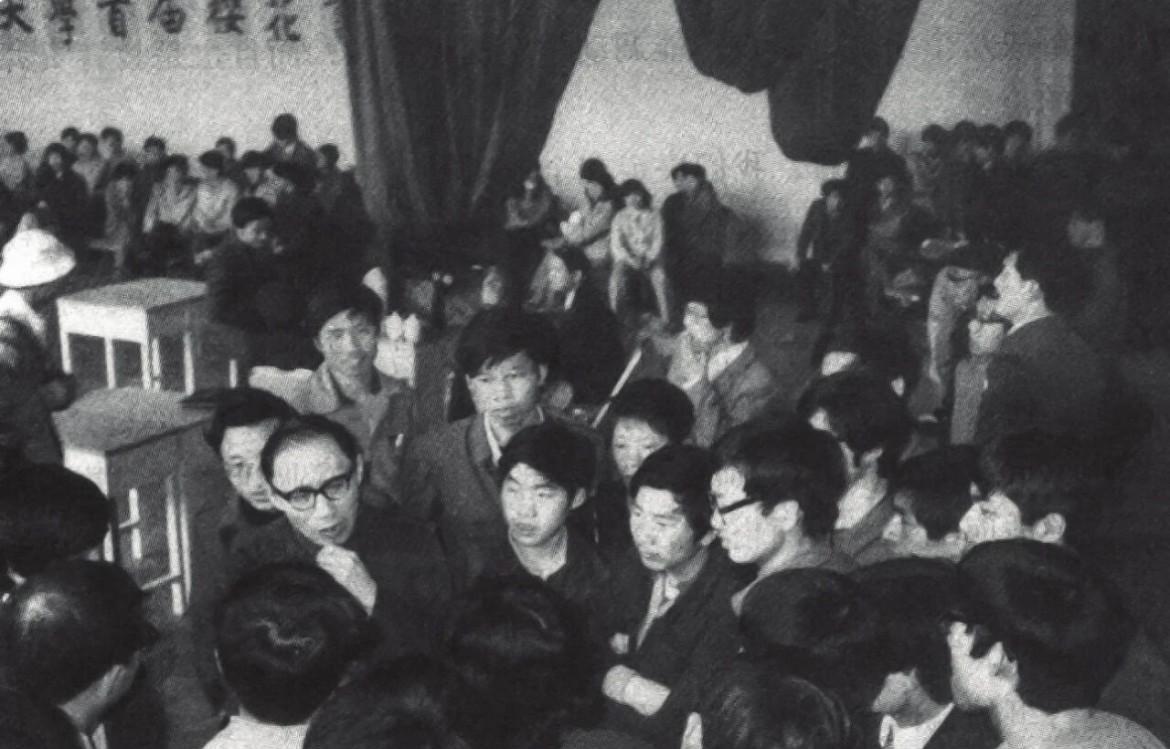 1980年代初期，在武汉大学樱花盛开时节举办的首届樱花书法笔会上，校长刘道玉同志