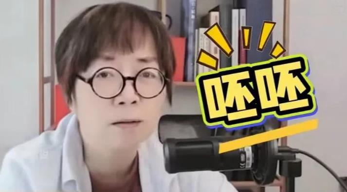 网红馆长其实不受统派人士喜欢，因为曾经被他迫害过！
馆长正在上海直播，他昨天在线