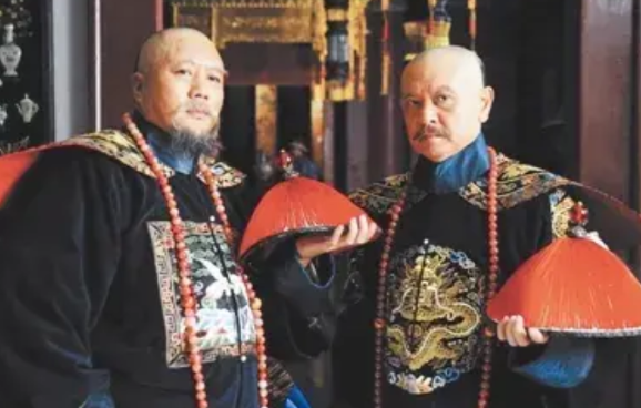 翁同龢为何老卡着李鸿章，原来两人还有这么一段恩怨

1860年，陈玉成攻打皖北，