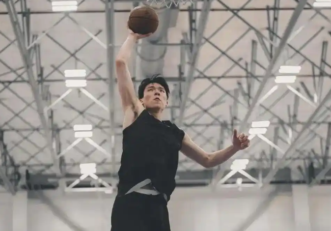 ESPN分析师Tim Legler参加了另一位NBA记者Adam Mares的播