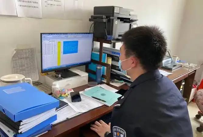 报警最好是打110别直接去派出所，这里面区别可大了，拨打幺幺零报警，出警是根据幺