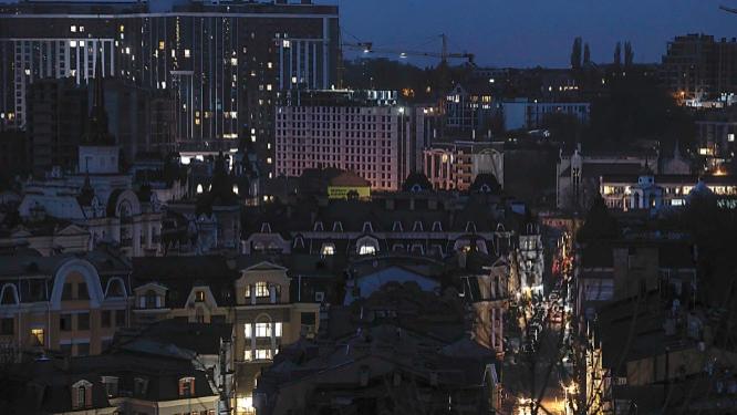 铁哥们贪走1亿救命钱，后院起火烧到前线，泽连斯基这回怎么办？