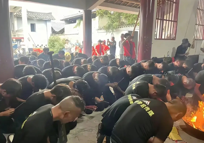 赢了冠军还要跪祠堂的麻阳龙舟面前，猎德就是个笑话。人家输赢背后，全是人情世故。而