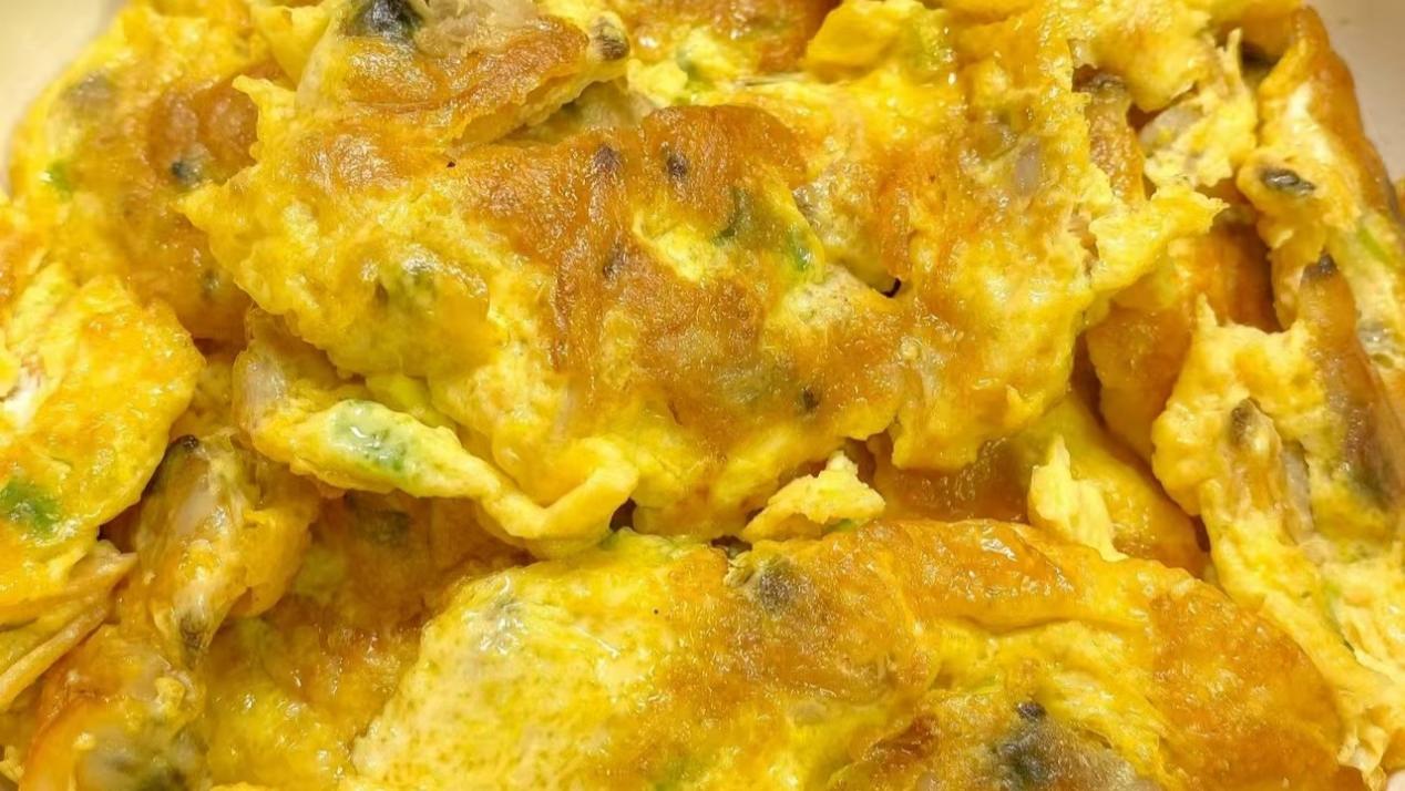 蛋香裹着海味，这盘蛤蜊炒蛋鲜得让人舔盘子