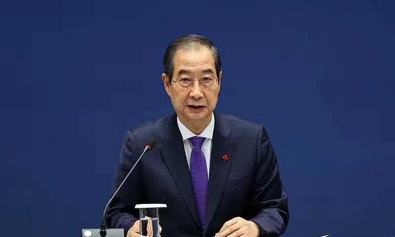 最近韩国政坛的天一直变，先是代理总统韩德洙宣布辞职，再是一个小时后继任的代代理总