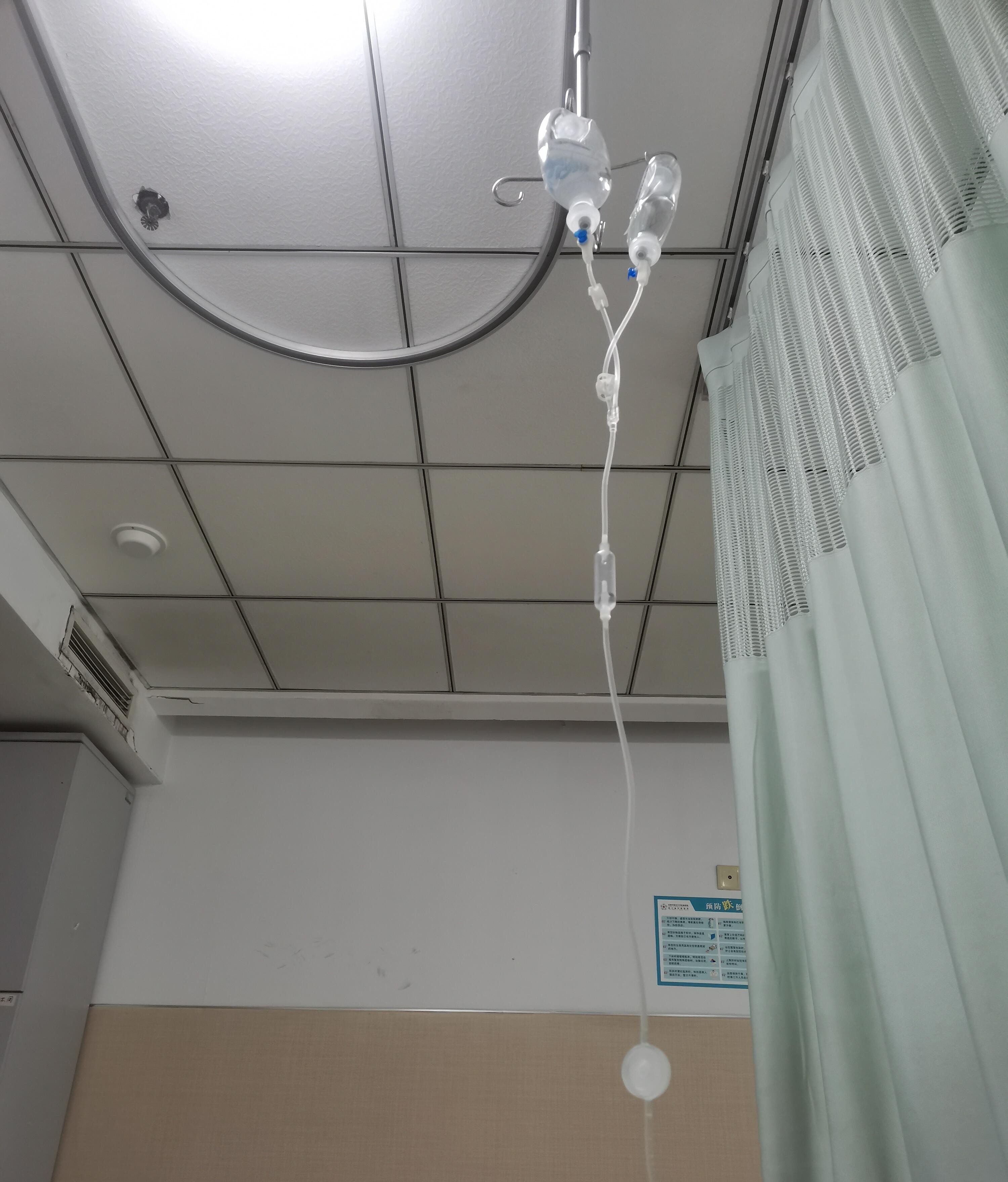 躺上妇科检查台时，医生让我别出声。那冰凉的鸭嘴钳一撑开，我整个人就像受刑似的——