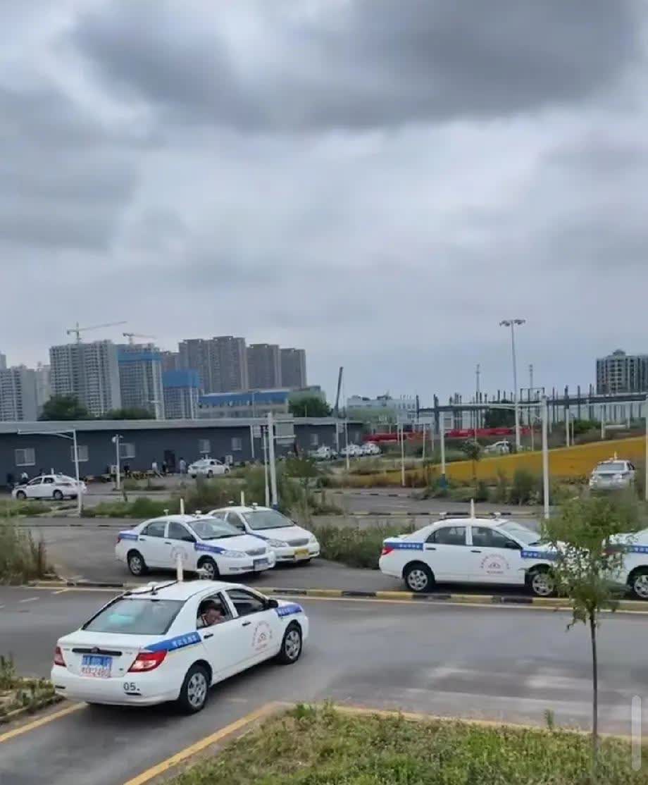 妈呀，没想到一个驾照考的我快要崩溃了。
不考了，真的不想再考了，我要放弃了。就