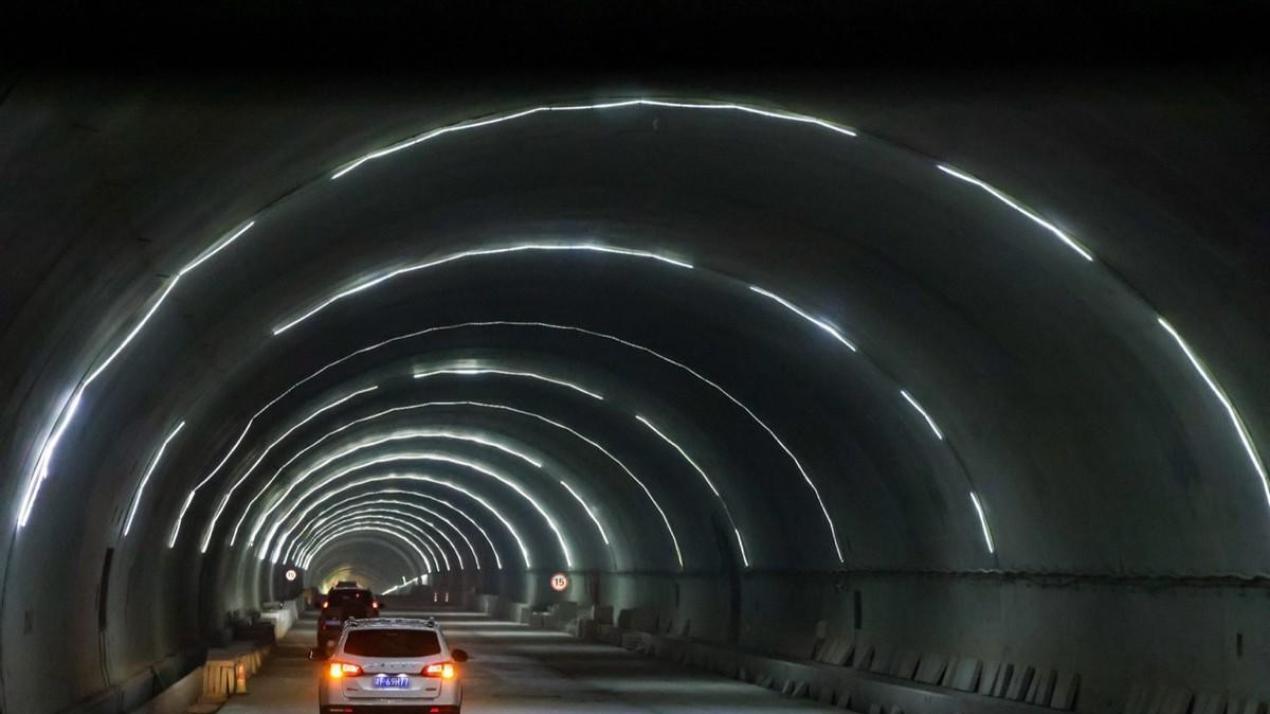 高速公路上这 5 个地方很危险，开车时要特别留意，谨慎驾驶