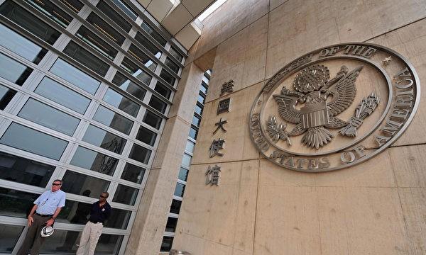 美国严禁驻华人员与中国人发生关系，如果有就分手，外交部回应了
4月3日，美联社报