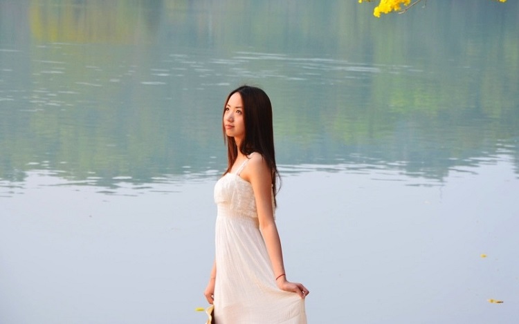 结婚多年，生活平淡如水了，不少中年夫妻的关系也变得越来越陌生。
曾经，非常恩爱的