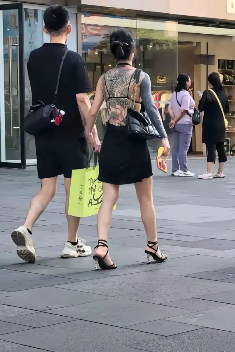 这什么衣服这么贴身？