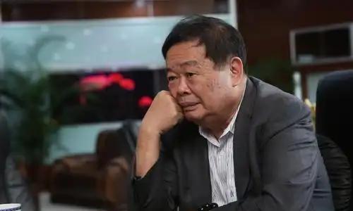 2015年，曹德旺拿出100万给一个小女孩换肾，可谁知，小女孩治愈后，却给曹德旺