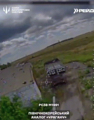 朝鲜火箭炮打穿自己驾驶室，2名乘员连滚带爬逃出生天
 
视频的开头，乌军的无人机