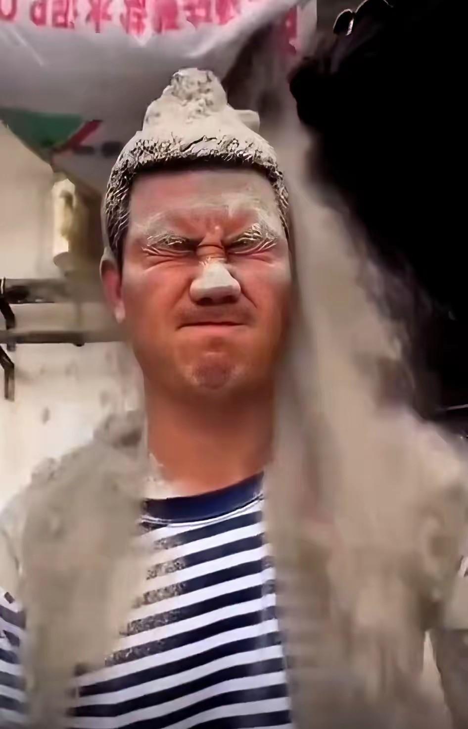 人无百日好，花无千日红
嘎子这次算是彻底凉凉了，哪怕用水泥灰从头淋到脚，也只是让