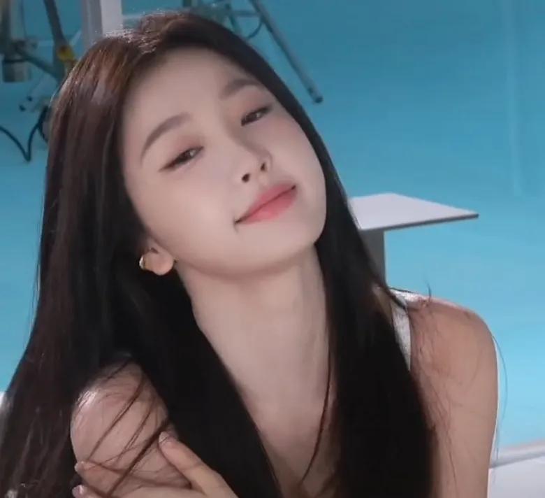 这是虞书欣 这是林晚星 这是一见到你就开欣~，这时候就有人问了 舒心你怎么这么美
