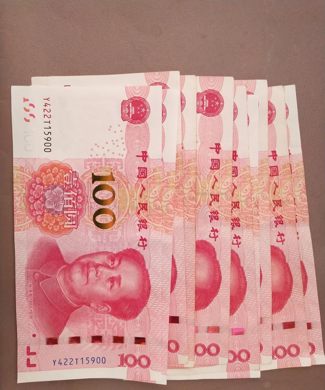 我姐今天打电话给我，说她们养老金涨了，补发到位了。她去银行查了，到账392元。