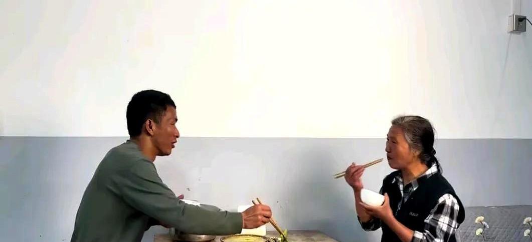 王平的工作终于下来了，六妈可以享福了！  这消息一出，可真是让不少人松了口气。