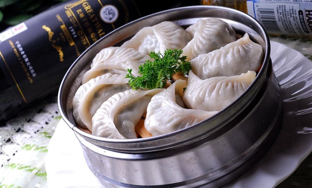吉林市特色美食及餐馆
吉林市的特色美食融合了满族、朝鲜族等多民族风味，以下是一些