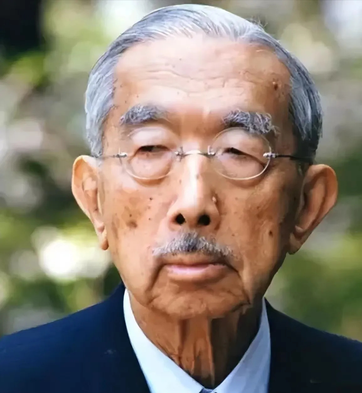 天皇吃饭规矩多，试毒防身保命











我的天！你绝对想不到，日本天
