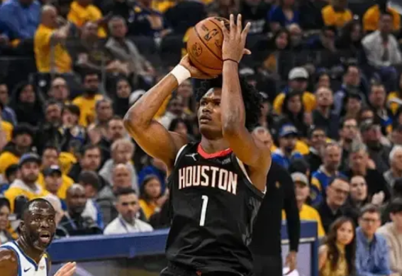 训练师曝光了阿门的最新训练内容：他选择了二段式投篮，然后不断的去重复。
据说这位