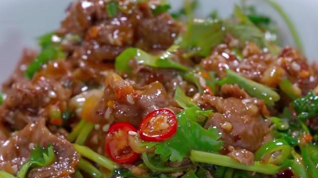 香菜与牛肉的夏日私奔：一盘凉拌就能成全的爱情