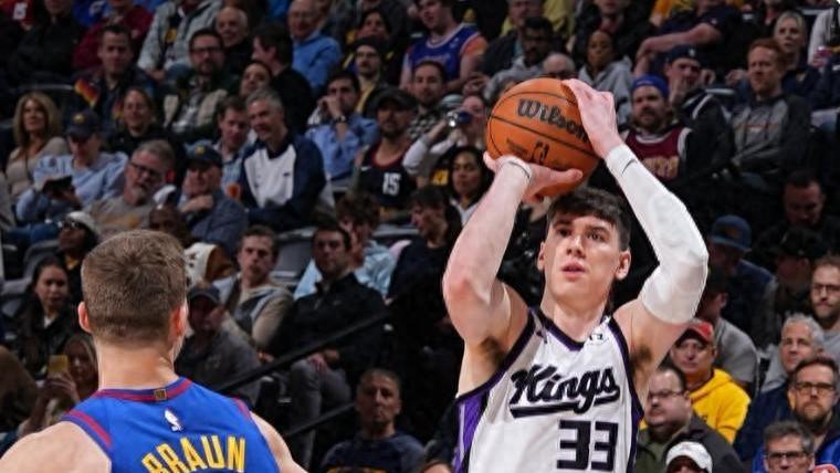 我必须帮约基奇，威少轰25+5赛后摊牌，而马龙提到湖人