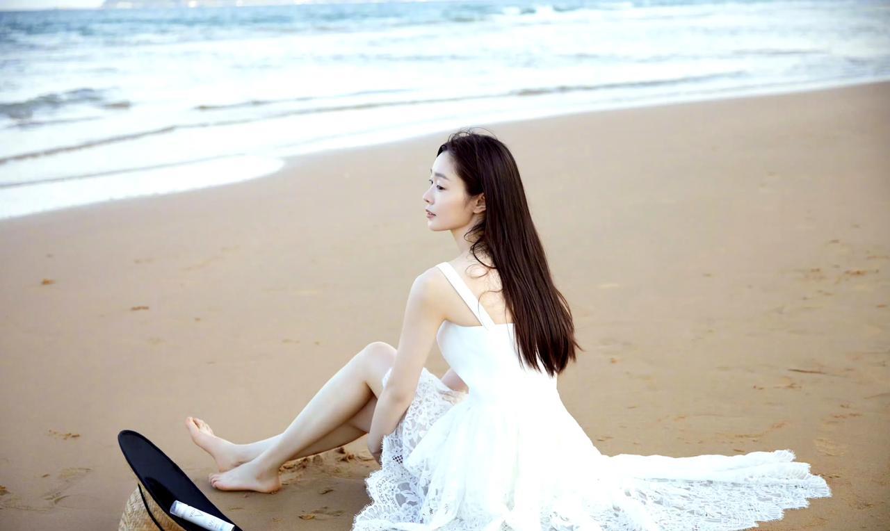 #什么样的女人才叫漂亮#
宋轶海滩