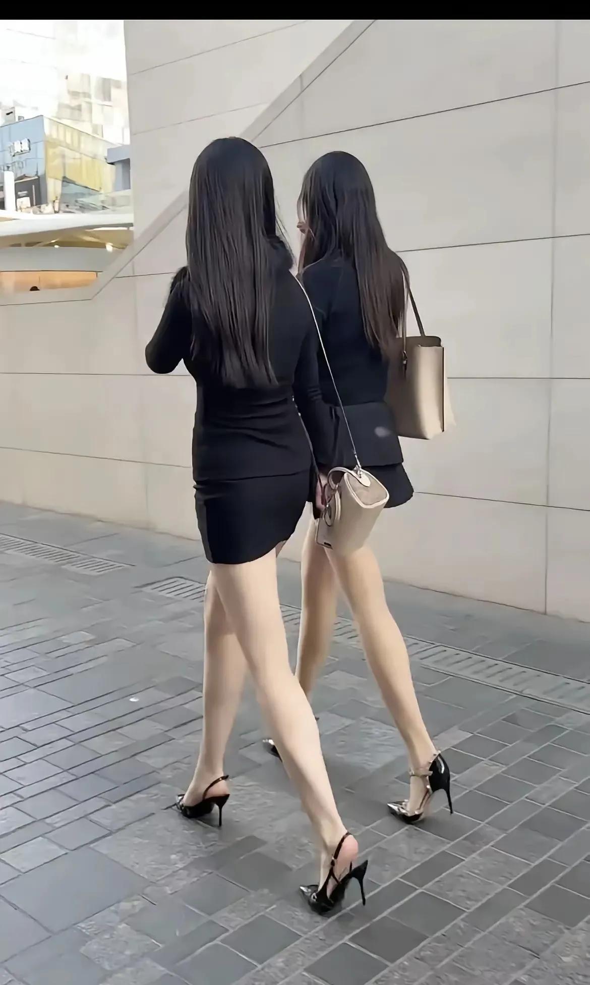 冒着酷暑去应聘
姐妹俩都未能被录取
还有一家去应聘
但愿能天从人愿 
帮助父母减