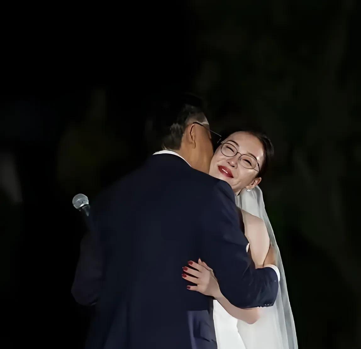 张丹红二婚
有一个人可能比张丹红更开心
这个人不是李国庆，也不是李国庆前妻，而是